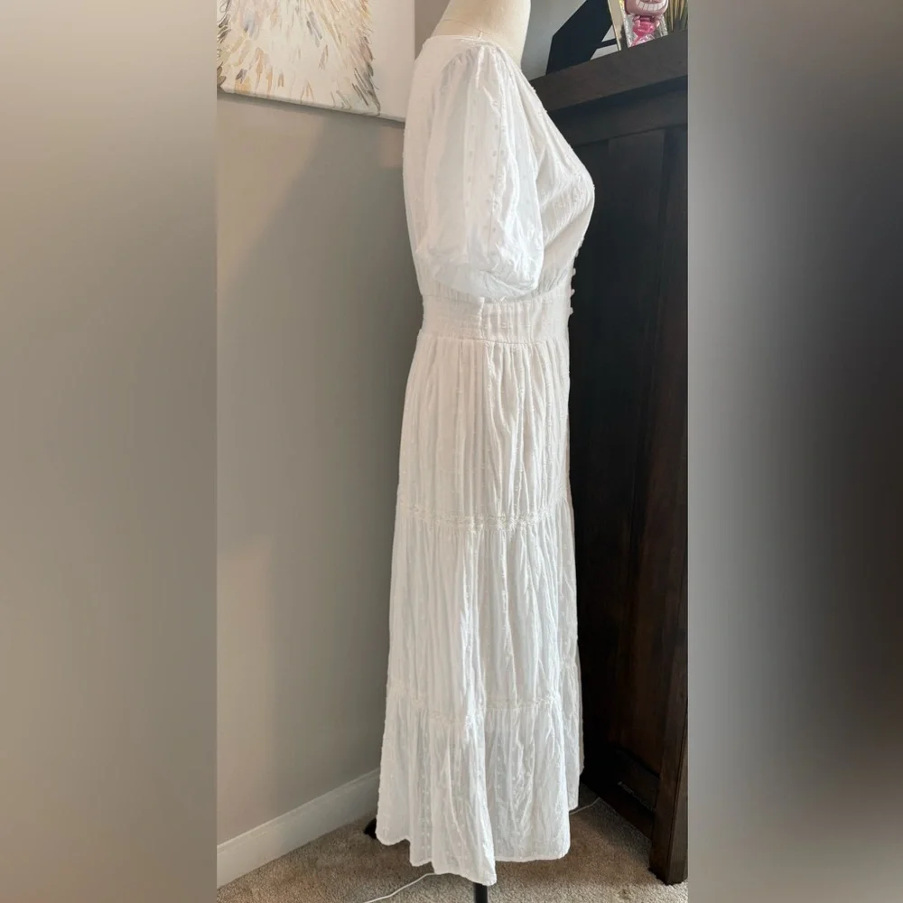 Jessica Simpson White Eyelet Button-Front Maxi Dress with Puff Sleeves- Like New - Picture 4 of 8